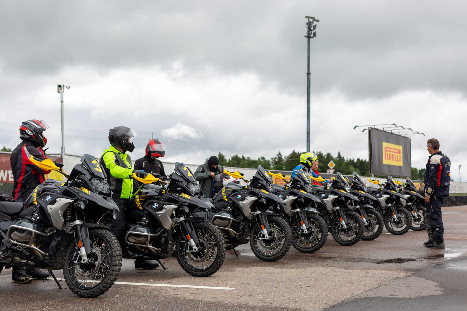 Программы курсов вождения в школе BMW M Driving Experience на мотоциклах  Motorrad